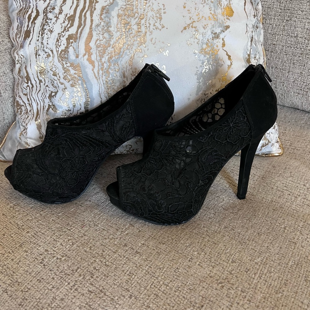 Apt.9 lace peep toe stiletto heels with back zipper size 6